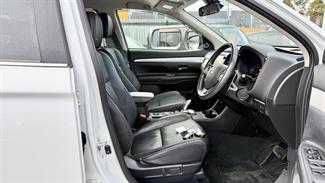 2015 Mitsubishi Outlander - Thumbnail
