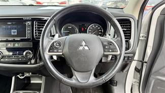 2015 Mitsubishi Outlander - Thumbnail