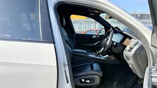 2020 BMW X7 - Thumbnail