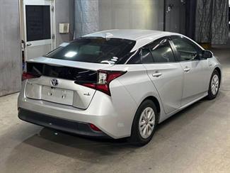 2020 Toyota Prius - Thumbnail