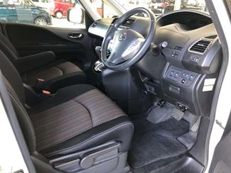 2015 Nissan Serena - Thumbnail