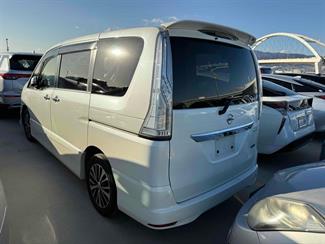 2015 Nissan Serena - Thumbnail