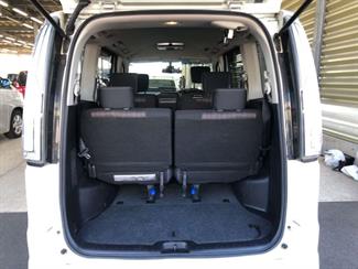 2015 Nissan Serena - Thumbnail