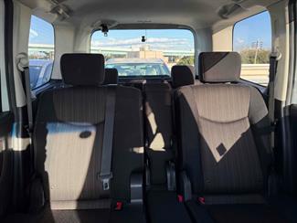 2015 Nissan Serena - Thumbnail