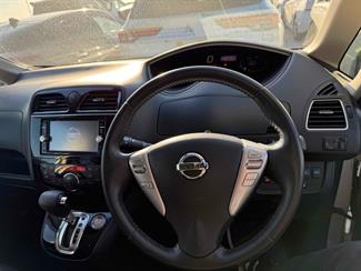 2015 Nissan Serena - Thumbnail