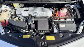 2014 Toyota Prius - Thumbnail