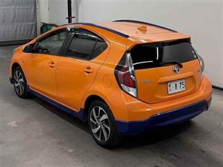 2015 Toyota Aqua - Thumbnail