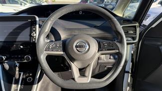 2017 Nissan Serena - Thumbnail