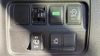 2017 Nissan Serena - Thumbnail