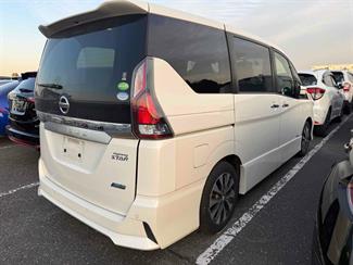 2017 Nissan Serena - Thumbnail