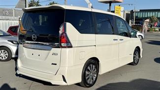 2017 Nissan Serena - Thumbnail