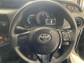 2018 Toyota Vitz - Thumbnail