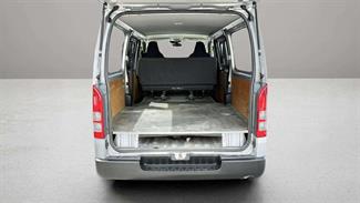 2020 Toyota REGIUS - Thumbnail