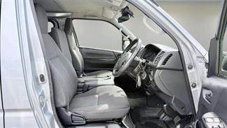 2020 Toyota REGIUS - Thumbnail