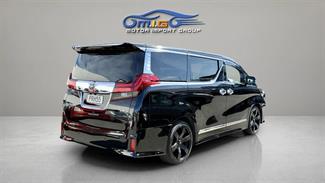 2015 Toyota Alphard - Thumbnail