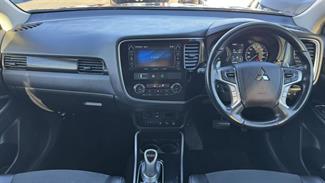 2018 Mitsubishi Outlander - Thumbnail