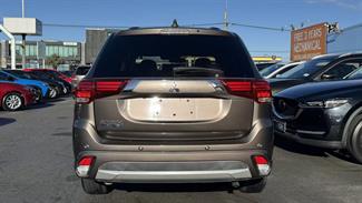 2018 Mitsubishi Outlander - Thumbnail