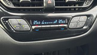 2017 Toyota C-HR - Thumbnail