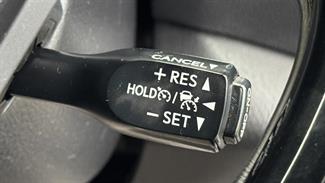 2017 Toyota C-HR - Thumbnail