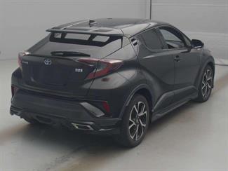 2017 Toyota C-HR - Thumbnail