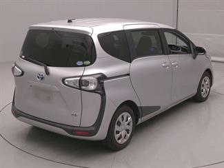 2018 Toyota Sienta - Thumbnail