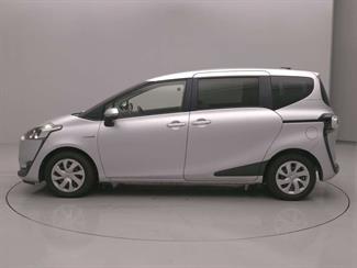 2018 Toyota Sienta - Thumbnail