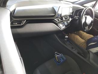 2017 Toyota C-HR - Thumbnail