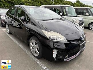 2014 Toyota Prius - Thumbnail