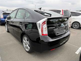 2014 Toyota Prius - Thumbnail