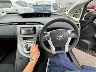 2014 Toyota Prius - Thumbnail