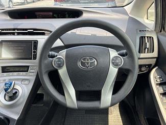 2014 Toyota Prius - Thumbnail