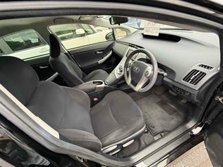 2014 Toyota Prius - Thumbnail