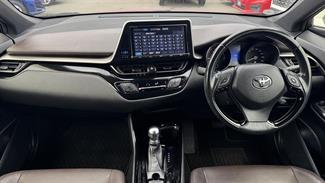 2017 Toyota C-HR - Thumbnail