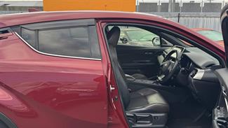 2017 Toyota C-HR - Thumbnail