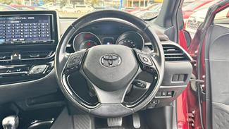 2017 Toyota C-HR - Thumbnail
