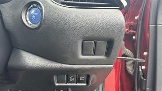 2017 Toyota C-HR - Thumbnail