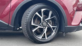 2017 Toyota C-HR - Thumbnail