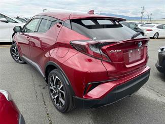 2017 Toyota C-HR - Thumbnail