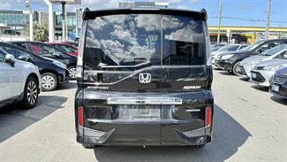 2018 Honda Step Wagon - Thumbnail