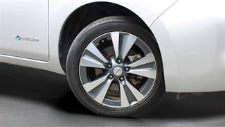 2016 Nissan Leaf - Thumbnail