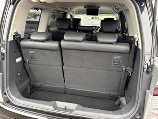 2016 Nissan Elgrand - Thumbnail
