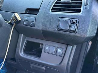 2012 Nissan Serena - Thumbnail