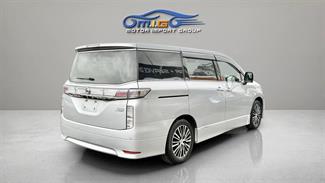 2015 Nissan Elgrand - Thumbnail