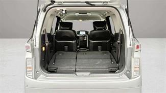 2015 Nissan Elgrand - Thumbnail