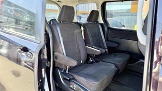 2015 Toyota Noah - Thumbnail