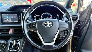 2015 Toyota Noah - Thumbnail
