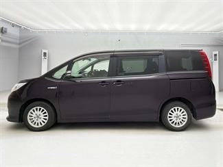 2015 Toyota Noah - Thumbnail