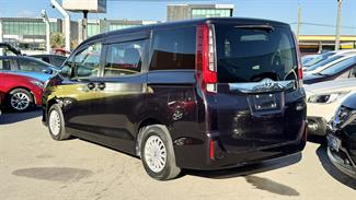 2015 Toyota Noah - Thumbnail