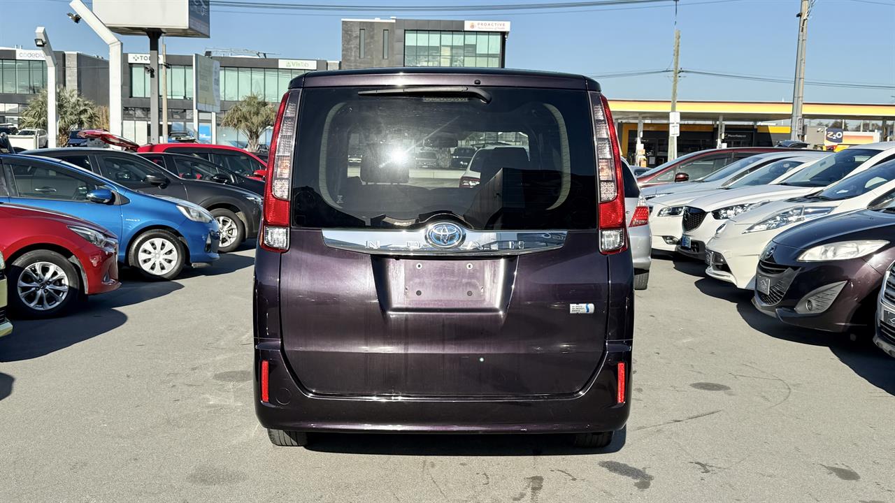 2015 Toyota Noah