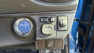 2013 Toyota Aqua - Thumbnail